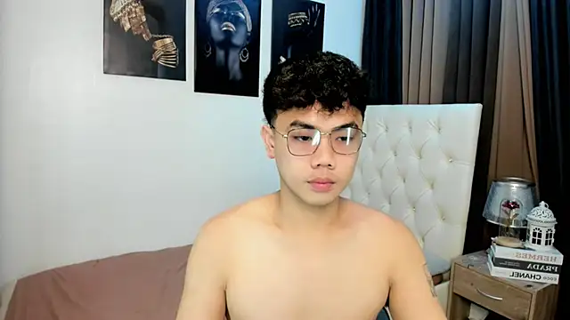 mightyhotcock online show from October 14, 2025, 5:24 pm