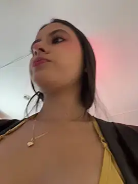 Snapshot of Juanita-Diaz chatting on May 10, 2026, 8:33 pm Juanita-Diaz online show from May 10, 2026, 8:33 pm