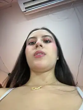 Snapshot of Juanita-Diaz chatting on May 21, 2026, 8:39 pm Juanita-Diaz online show from May 21, 2026, 8:39 pm