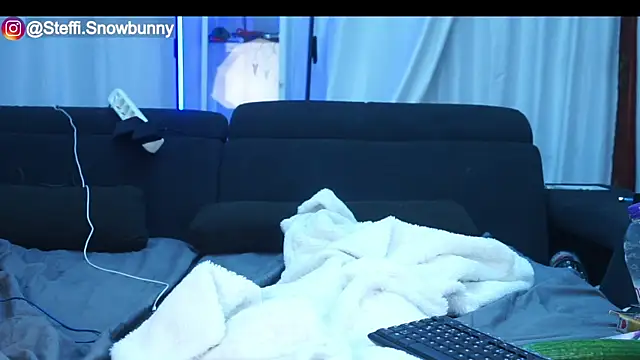 Steffi Snowbunny online show from October 27, 2025, 10:54 pm