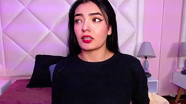 Miaa Smithh   online show from November 11, 2025, 12:33 pm