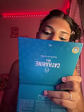 luluzinhax online show from April 8, 2026, 3:41 am