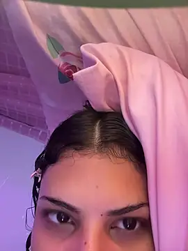 luluzinhax online show from April 9, 2026, 3:19 am