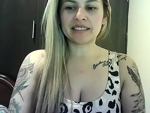 Valery  Rouse  online show from November 11, 2025, 3:45 am