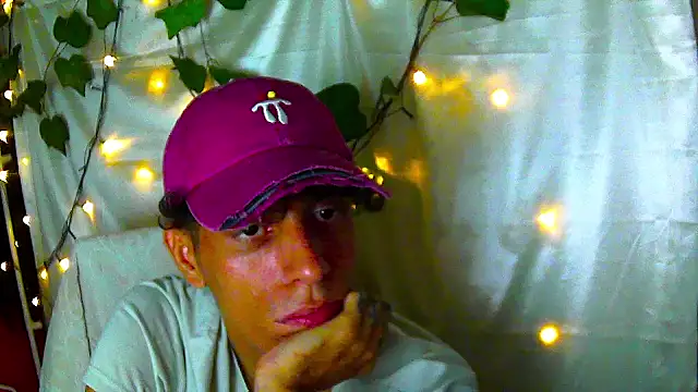 Snapshot of Crxxxsh chatting on September 21, 2025, 7:24 am Crxxxsh online show from September 21, 2025, 7:24 am