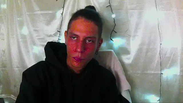 Snapshot of Crxxxsh chatting on September 22, 2025, 9:48 am Crxxxsh online show from September 22, 2025, 9:48 am