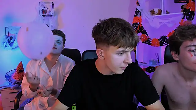 travis wolf  online show from October 31, 2025, 9:22 pm