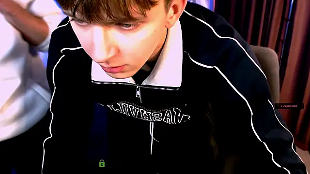 travis wolf  online show from November 30, 2025, 7:58 pm