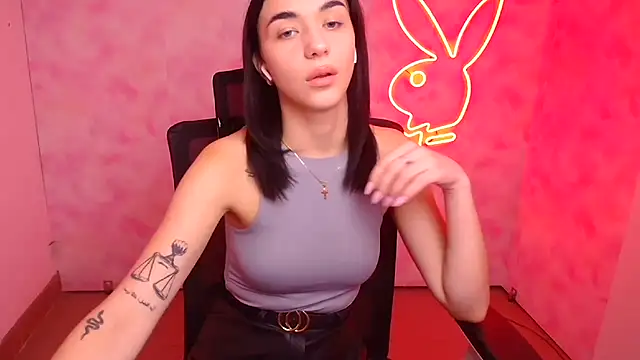 Snapshot of Bella_Night4 chatting on October 23, 2025, 6:12 am Bella Night4 online show from October 23, 2025, 6:12 am