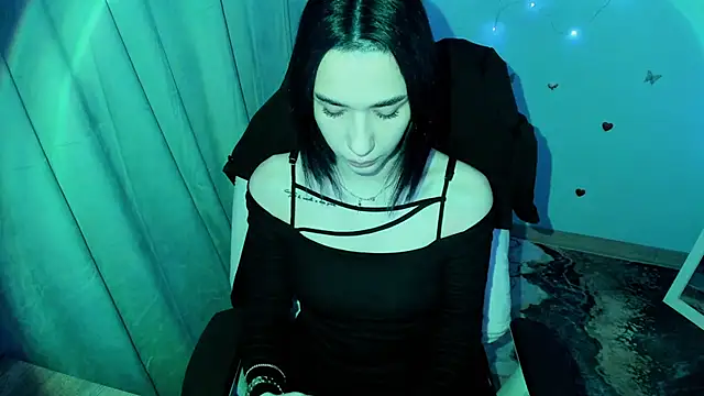 Snapshot of Bella_Night4 chatting on December 15, 2025, 7:47 am Bella Night4 online show from December 15, 2025, 7:47 am