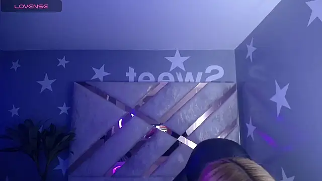 Snapshot of Candy_kush_t chatting on February 4, 2026, 3:23 am Candy kush t online show from February 4, 2026, 3:23 am