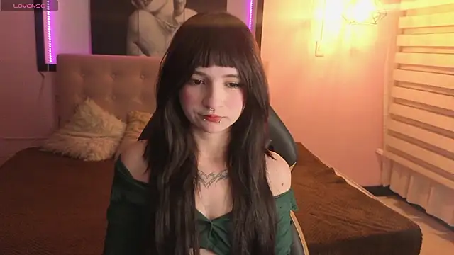  Charlotte Collins  online show from February 4, 2026, 2:34 pm