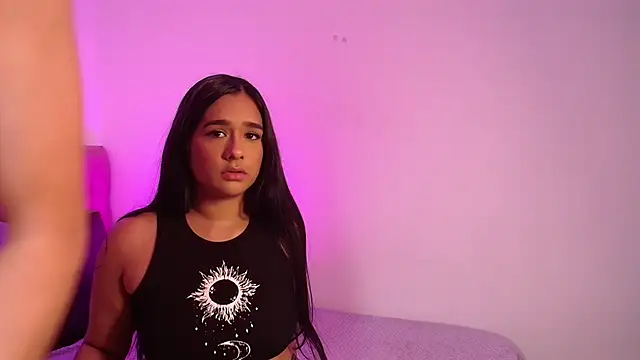 mae nathan  online show from May 7, 2026, 12:04 am