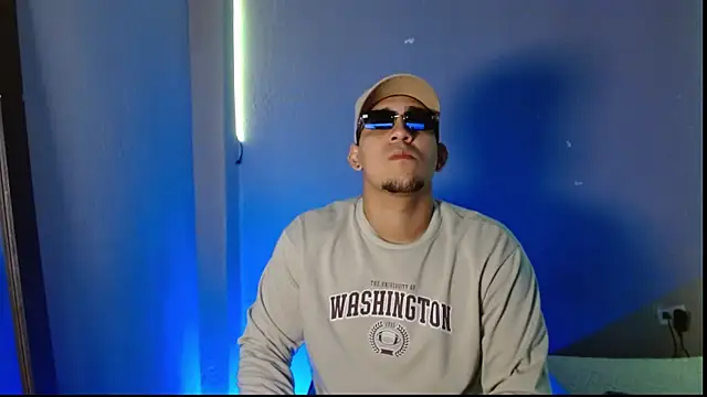 massimo vidal  online show from December 5, 2025, 1:38 am