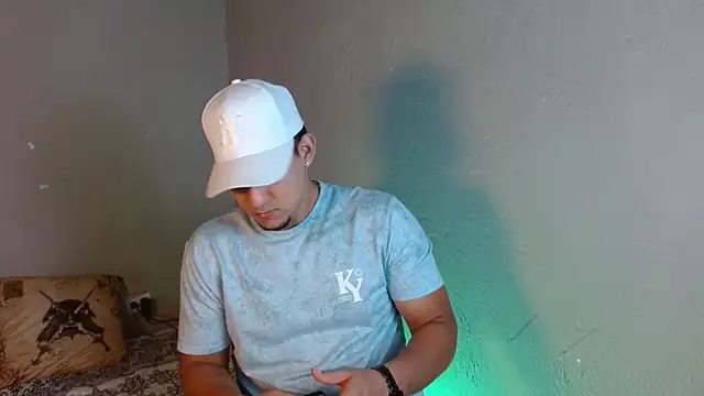 massimo vidal  online show from November 7, 2025, 3:55 am