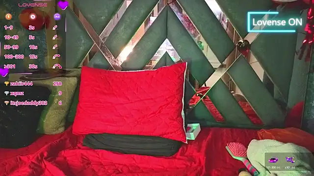 Snapshot of saraah_queen1 chatting on February 15, 2026, 7:51 am saraah queen1 online show from February 15, 2026, 7:51 am