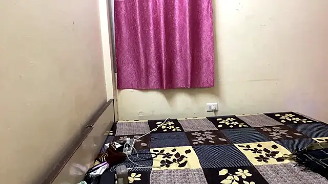 Snapshot of LuvLayla chatting on September 22, 2025, 4:57 pm LuvLayla online show from September 22, 2025, 4:57 pm