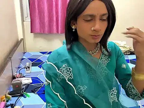 Snapshot of LuvLayla chatting on October 18, 2025, 6:21 pm LuvLayla online show from October 18, 2025, 6:21 pm