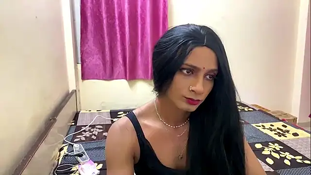 Snapshot of LuvLayla chatting on September 14, 2025, 5:35 pm LuvLayla online show from September 14, 2025, 5:35 pm