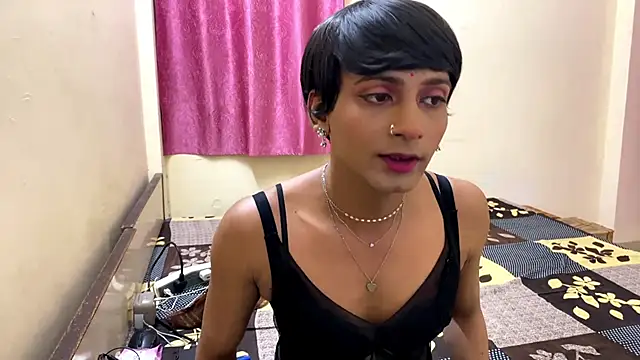 Snapshot of LuvLayla chatting on September 18, 2025, 6:00 pm LuvLayla online show from September 18, 2025, 6:00 pm