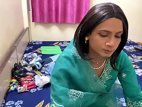 Snapshot of LuvLayla chatting on October 27, 2025, 4:19 pm LuvLayla online show from October 27, 2025, 4:19 pm