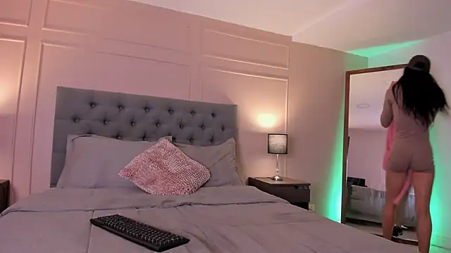 ALICESANDOVAL online show from September 20, 2025, 11:26 am