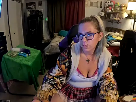 R4inbowK1tty online show from October 9, 2025, 3:29 am