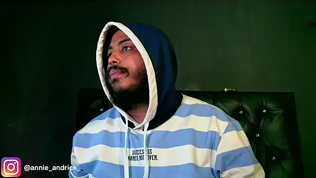  leda swan  online show from December 1, 2025, 1:23 pm