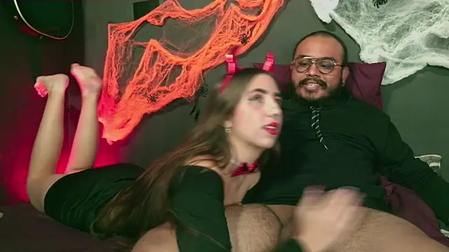  leda swan  online show from October 18, 2025, 1:35 pm