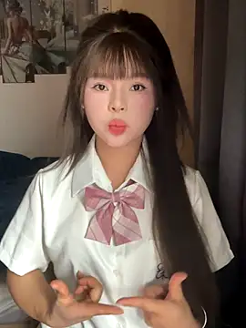 SarahBeii online show from November 18, 2025, 3:43 am