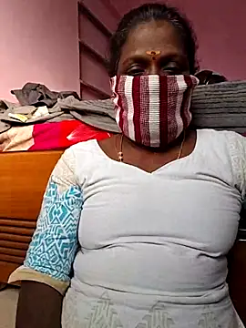 Snapshot of umashreetamil chatting on December 18, 2025, 10:52 am umashreetamil online show from December 18, 2025, 10:52 am