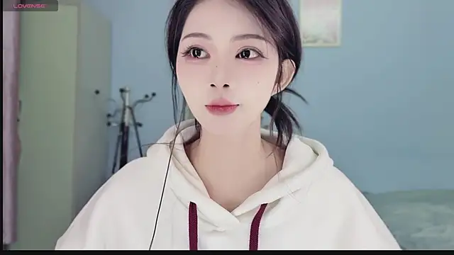 Sue101010 online show from November 25, 2025, 4:18 pm