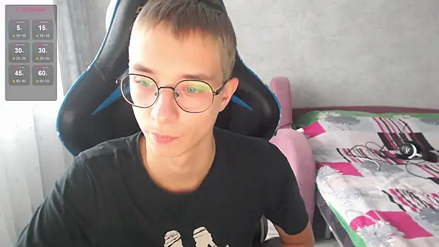 glasses cat online show from November 30, 2025, 10:05 am