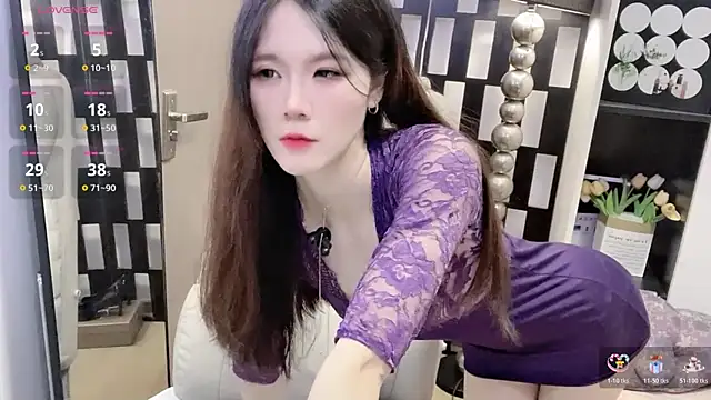 Yueyue-MM online show from December 1, 2025, 2:34 am