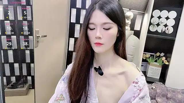 Yueyue-MM online show from November 29, 2025, 2:12 am