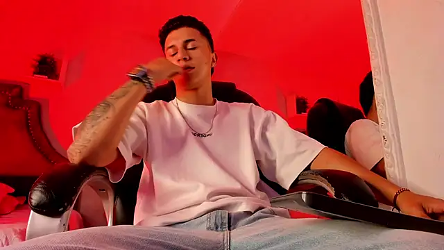 Snapshot of liaamsmiith_ chatting on February 10, 2026, 12:37 pm liaamsmiith online show from February 10, 2026, 12:37 pm