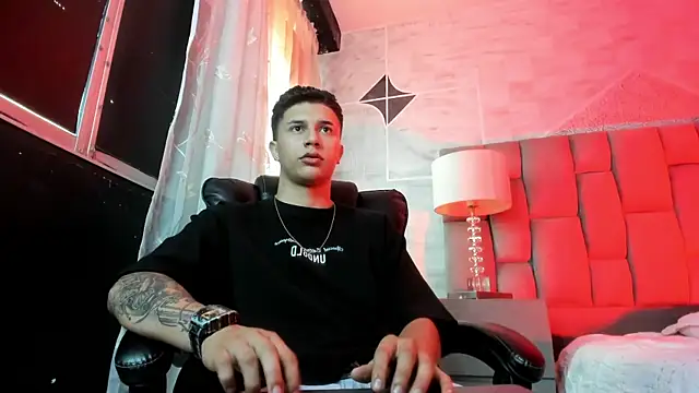 Snapshot of liaamsmiith_ chatting on March 3, 2026, 12:23 pm liaamsmiith online show from March 3, 2026, 12:23 pm