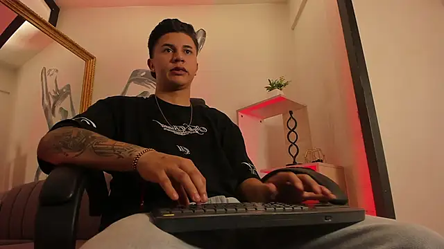 Snapshot of liaamsmiith_ chatting on February 12, 2026, 12:38 pm liaamsmiith online show from February 12, 2026, 12:38 pm