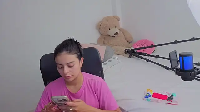 valerihouse online show from April 10, 2026, 1:34 am