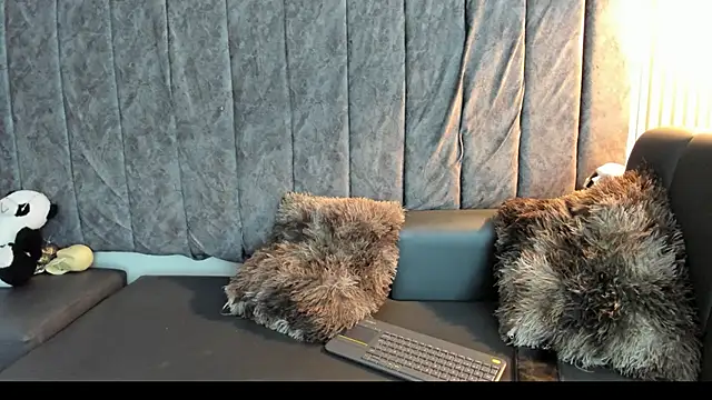 Snapshot of Rowan_Mills chatting on October 4, 2025, 8:10 pm Rowan Mills online show from October 4, 2025, 8:10 pm