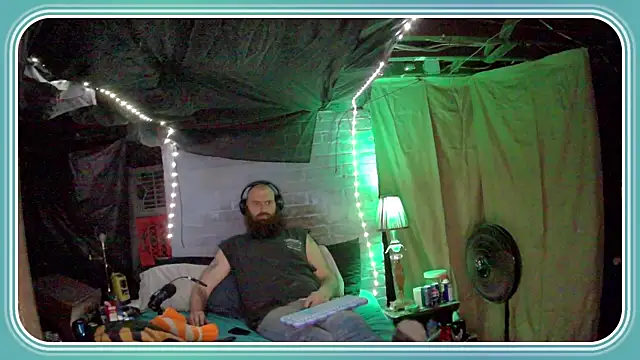 Snapshot of Cowboy815 chatting on November 18, 2025, 1:10 am Cowboy815 online show from November 18, 2025, 1:10 am