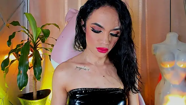 Snapshot of Cristal_Gem1 chatting on June 3, 2026, 2:33 pm Cristal Gem1 online show from June 3, 2026, 2:33 pm