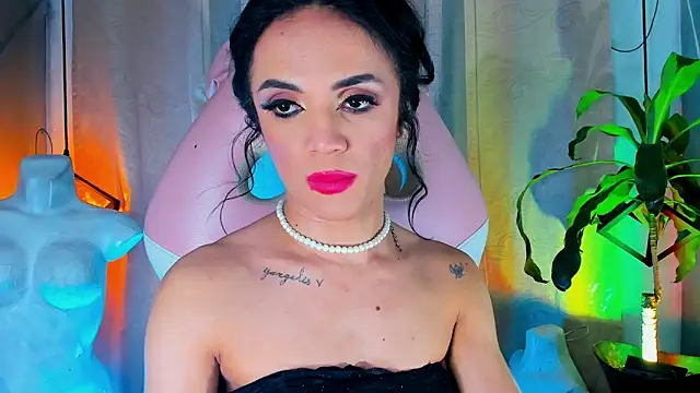 Snapshot of Cristal_Gem1 chatting on May 29, 2026, 11:44 pm Cristal Gem1 online show from May 29, 2026, 11:44 pm