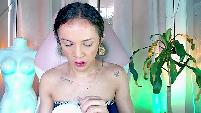 Snapshot of Cristal_Gem1 chatting on April 24, 2026, 11:34 am Cristal Gem1 online show from April 24, 2026, 11:34 am
