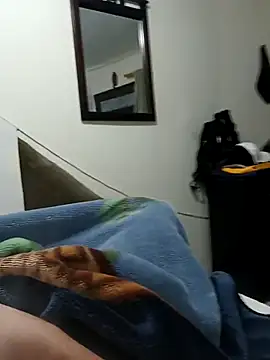 Snapshot of este_juan chatting on November 6, 2025, 3:21 am este juan online show from November 6, 2025, 3:21 am