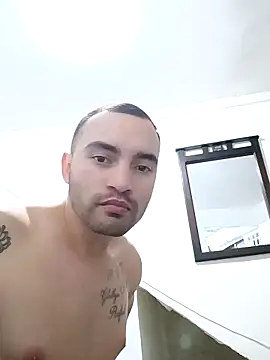 Snapshot of este_juan chatting on October 18, 2025, 3:19 am este juan online show from October 18, 2025, 3:19 am