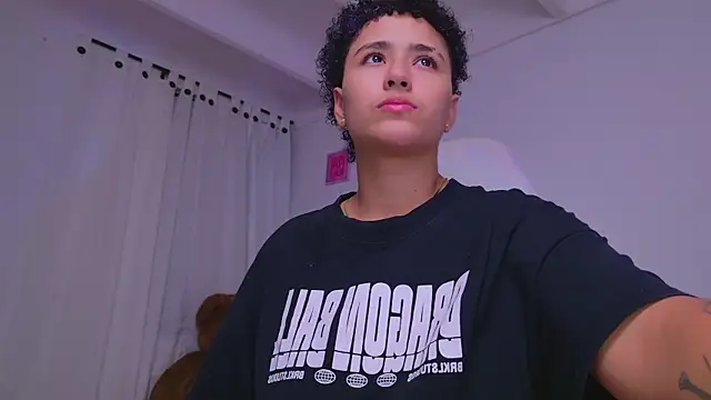 Snapshot of LiaaMoretzz chatting on February 9, 2026, 5:05 am LiaaMoretzz online show from February 9, 2026, 5:05 am