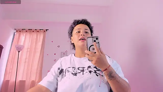 Snapshot of LiaaMoretzz chatting on February 17, 2026, 7:33 pm LiaaMoretzz online show from February 17, 2026, 7:33 pm