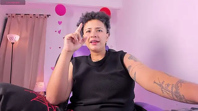 Snapshot of LiaaMoretzz chatting on February 15, 2026, 2:56 am LiaaMoretzz online show from February 15, 2026, 2:56 am