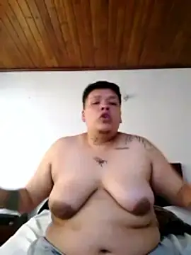 Snapshot of Yulian_bigclit7 chatting on December 15, 2025, 10:26 pm Yulian bigclit7 online show from December 15, 2025, 10:26 pm